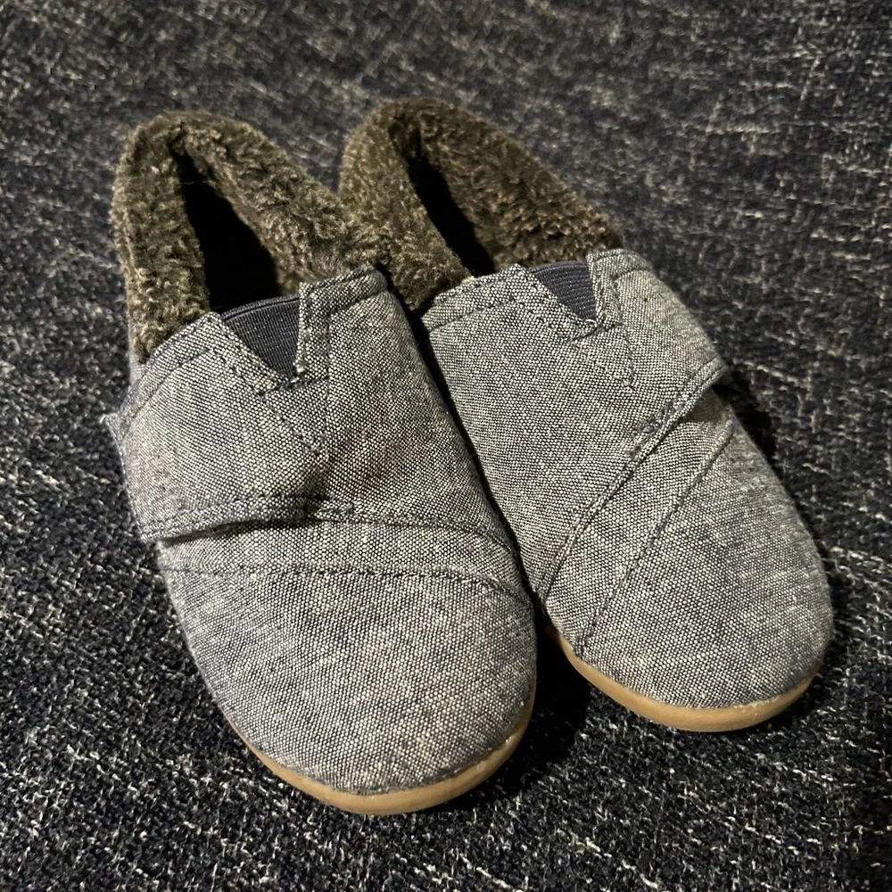 Children/Toddler Tom’s House Slippers/shoes Size 11